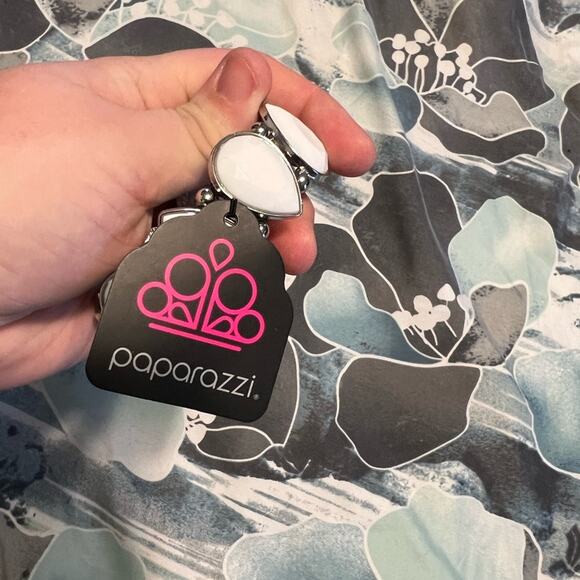 NWT paparazzi white and silver gem stretchy bracelet - Picture 4 of 4